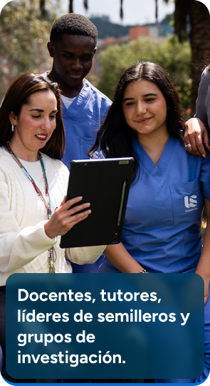 docentes acompañando el evento
